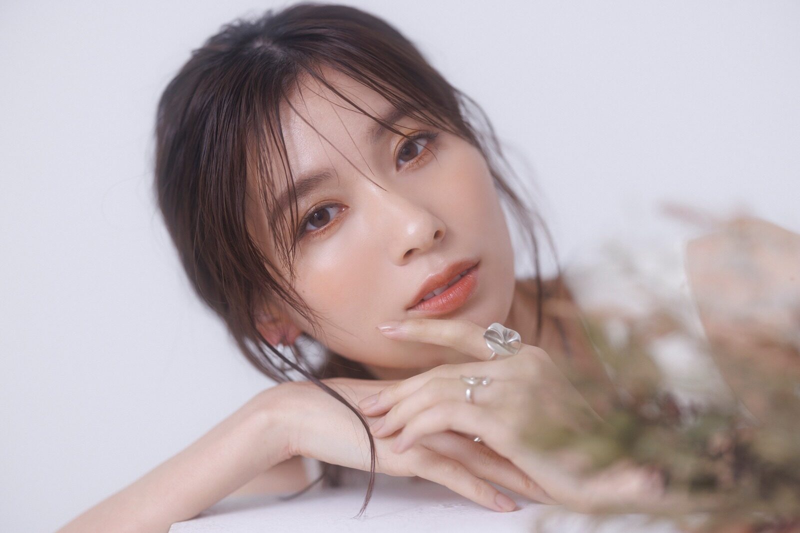 Élan のビューティポートレート（表紙）